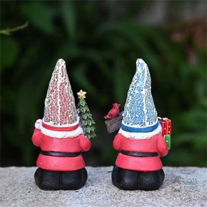 Gnome de jardin festif pour célébrer les fêtes