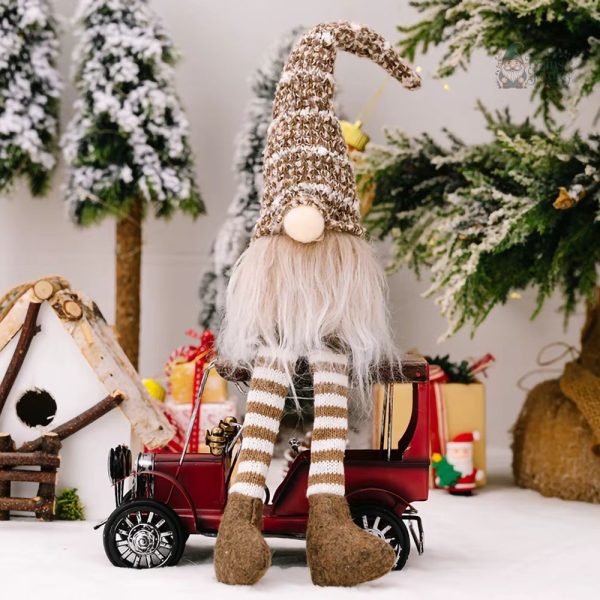 Gnome scandinave avec chapeau pointu et sourire accueillant