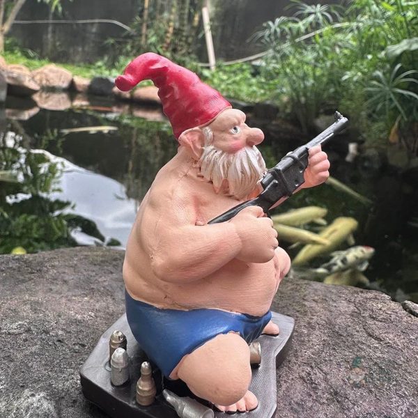Nain de jardin amusant avec sourire, ajout de charme