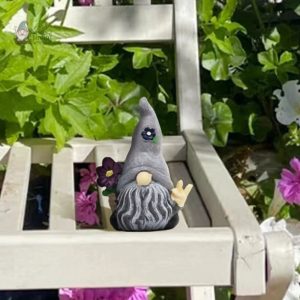 Nain de jardin en acier moderne