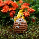 Nain de jardin apiculteur en résine décorative