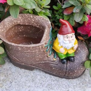 Nain de jardin avec botte colorée