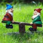 Nain de jardin avec balançoire décoratif pour le jardin