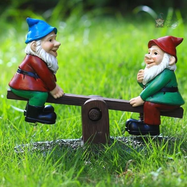 Nain de jardin avec balançoire décoratif pour le jardin