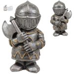 Gnome de jardin en posture de guerrier