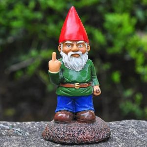 Nain de jardin design avec geste provocateur