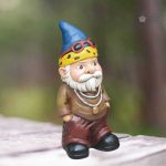 Nain de jardin moderne en résine colorée