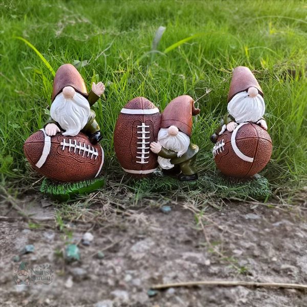 Nain de jardin en tenue de football américain moderne
