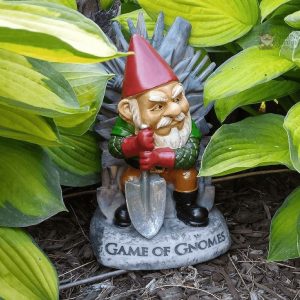 Nain de jardin moderne Game of Gnomes, décor extérieur ludique