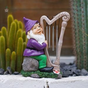 Nain de jardin moderne avec harpe décorative