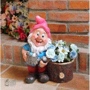 Nain de jardin jardinier au look charmant et coloré