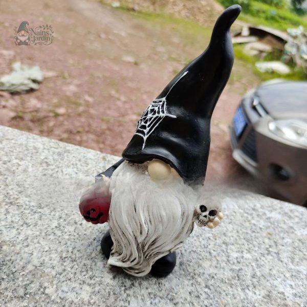 Statue de jardin noire pour une touche moderne