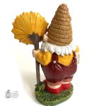 Nain de jardin coloré avec chapeau amusant