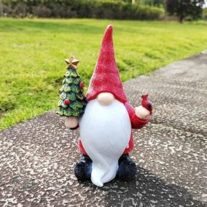 Nain de jardin père Noël en position provocante