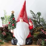 Figurine de jardin humoristique : père Noël faisant un doigt d'honneur