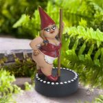 Nain de jardin stripteaseuse en réduction, décor amusant pour le jardin