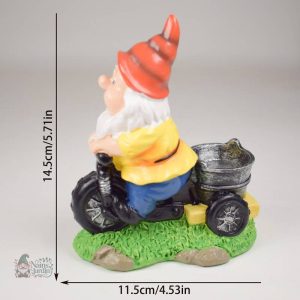 Gnome de jardin en pleine balade à vélo