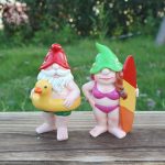 Nain de jardin en maillot de bain coloré